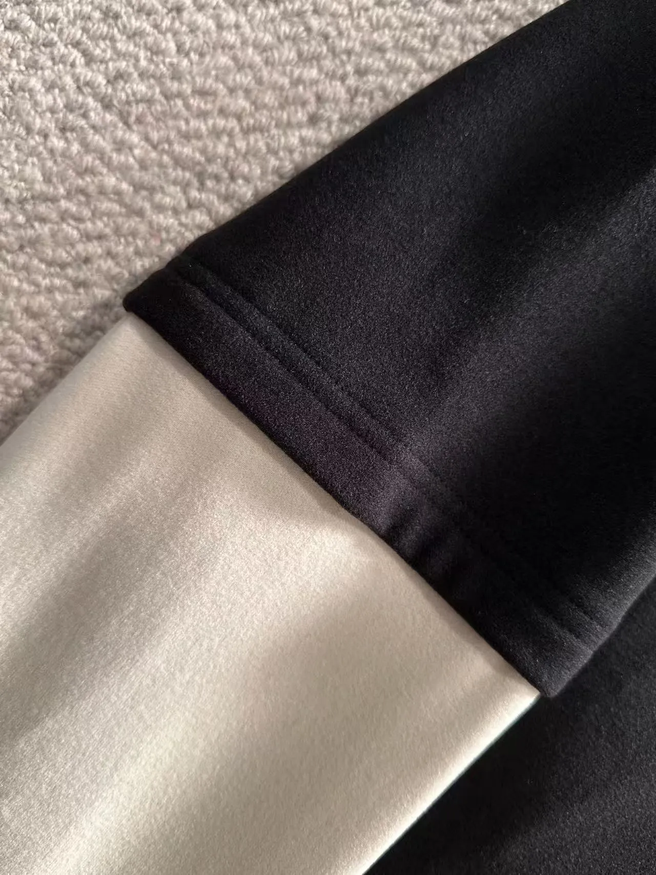 Next day shipment P360 Stone lsland/Stone Island Exclusively launches 25ss autumn and winter new products. Many stars share the same style. Craftsmanship that ordinary small workshops cannot copy. We are not afraid of any challenges in terms of materials, detail restoration and craftsmanship, just to provide you with wonderful products. Compare the top original versions at will. No expense is spared just to do better. Unique imported fabric feel. Purely imported German machine production. Precision operation. Thousands of needles density. Full set of new accessories with three standards for simultaneous customization. The upper body is versatile and fashionable. A perfect choice for autumn and winter, a must-have item. Size chart: M to XL (or state your height and weight when placing an order)
